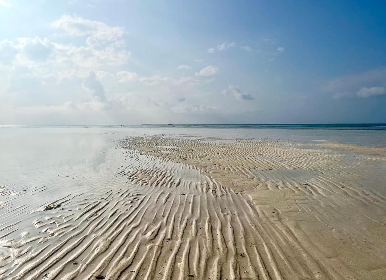 Beach House Dhiffushi Buitenkant foto